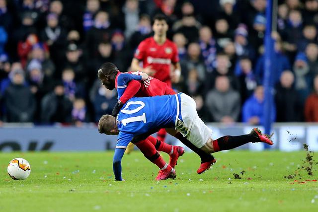 拜仁官方向巴黎道歉 球迷拉横幅未得到拜仁授权