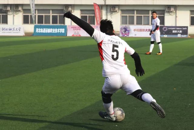 拜仁官方向巴黎道歉 球迷拉横幅未得到拜仁授权